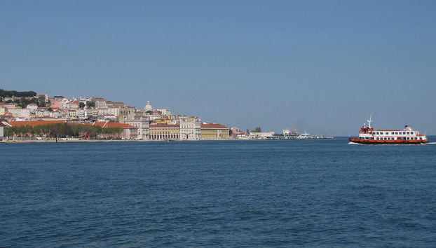 Full Lisbon Experience with Seafood Lunch - Half-Day Walking Tour - Photo 3