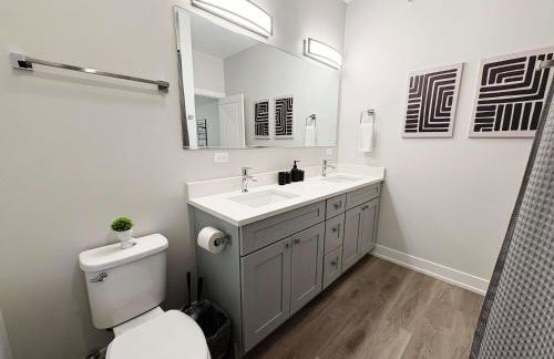 Warrenville Retreat 4BR 3 Bath Townhouse - WV2 - Foto 37