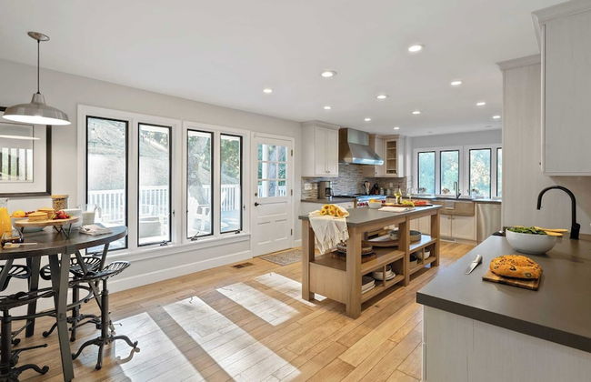 Hidden Oaks Farmhouse by Avantstay Hot Tub, Deck - Foto 15