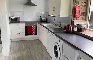 Beautiful renovated former coach house - Photo 8