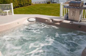 Katies Cottage Lakefront Stay with Hot Tub and Kayaks - Foto 2