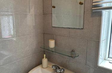 Entire 2 Bedroom Cosy Flat Near City Centre - Photo 25