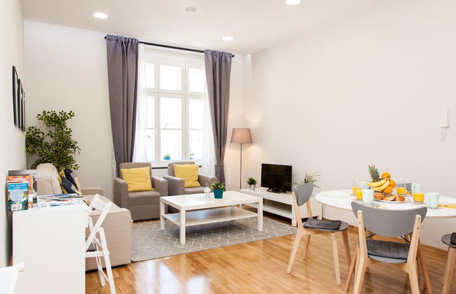 Luxury Main Square Apartments - Photo 1