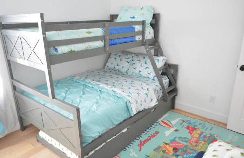 Tranquil Downtown Escape with Backyard - Photo 19