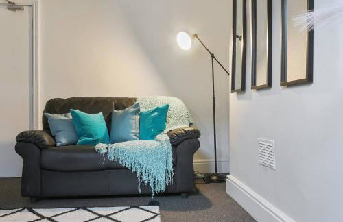 Prime Location Stylish 4-Bed House near Trent Br - Foto 37
