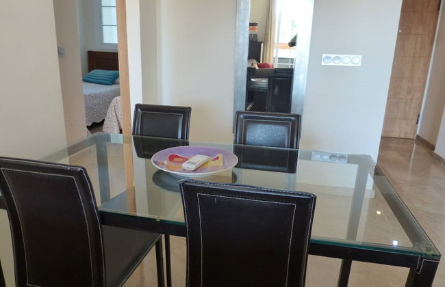 Beautiful 2 Bedroom 2 Bathroom Apartment With Pool - Photo 18