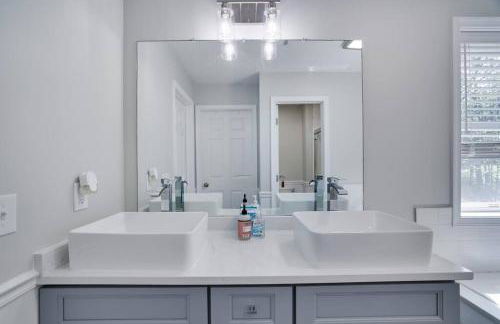 Cozy Poconos Retreat Hot tub, Game room and igloo - Foto 40