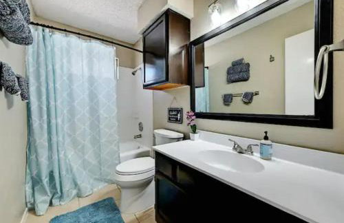 Modern Family Home, Close to Typhoon Texas and Tesla Gigafactory - Photo 18