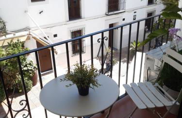 Impressive apartment with 3 bedrooms metres from the beach - Photo 1