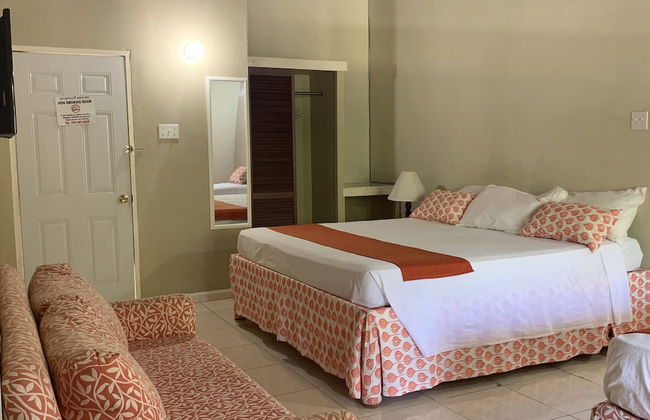 King Suite at Oceanview Resort in Jamaica - Enjoy 7 Miles Of White Sand Beach! 1 Bedroom Villa by RedAwning - Photo 3