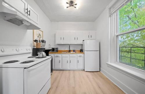 Cozy 1BR with Parking - Near UC, Zoo, Downtown - Foto 2