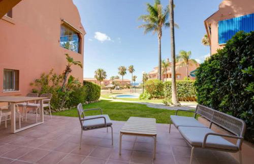 No10 - Beachfront Estepona close to port, 2 bedroom, 2 bathroom, sleeps 5 - Photo 6