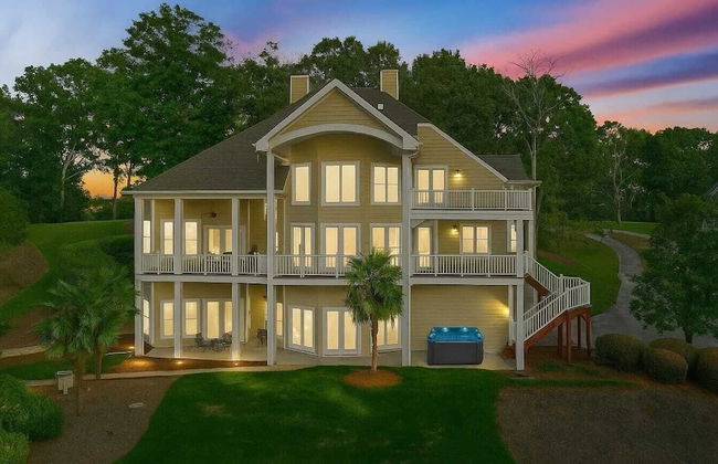 Lakefront 6bdr, Priv Dock, Game Room, Firepit Jake's Lake House by Avantstay - Foto 1