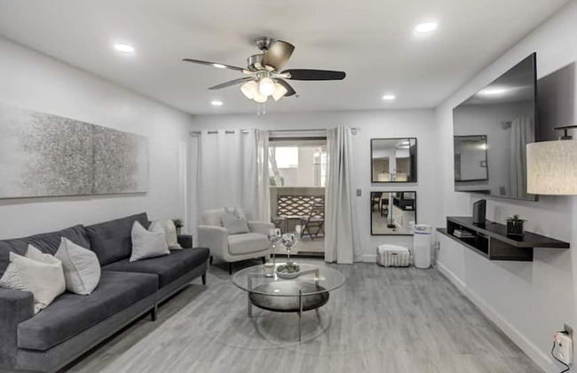 Executive 2 Bdrm Condo in the Heart of Biltmore! - Foto 1