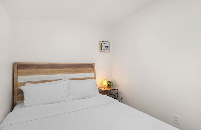 Charming Escape With Stylish Decor & Outdoor Space - Foto 2