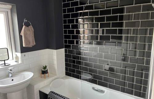 Large 4 Bedroom 3 Bathroom Town House with Secure Parking by Amazing Spaces Relocations Ltd - Foto 38