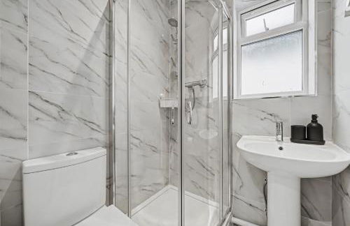 London Gem - Private Parking & Patio, 7m to Station - Foto 8