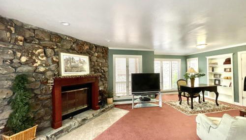 80BPD, Four bedroom, two 1 2 bath log-sided condo with lake view , garage condo - Foto 4