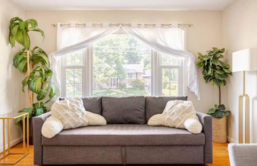 3BR Home - Free Parking-WiFi Kitchen Laundry-Kids Friendly-Near DC & Downtown & Metro-Patio & Deck - Foto 15