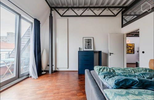 Designer Loft with Big Rooftop and Office - Foto 15