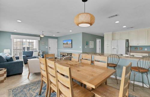 3BR Condo Gulf Views with Pool, Boat Launch and Dock - Photo 4