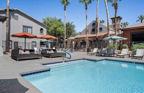 Boulevard Stays Quiet Modern 2BR Pickleball Pool Parking Gym 06 - Foto 28