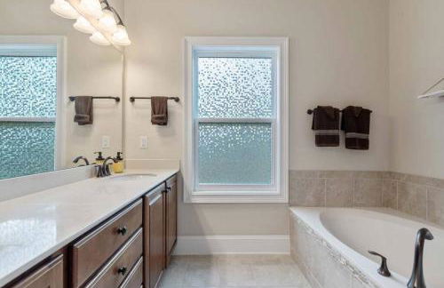 Spacious Family Getaway ~ Fire Pit~ Private Office - Foto 63