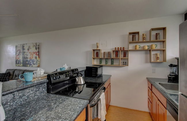 Mauna Loa Shores #405 1 Bedroom Condo by RedAwning - Photo 4