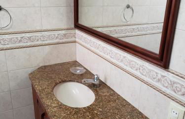 Localização Imbatível! A 98m da Praia do Forte com Conforto, Ar-Condicionado e Estacionamento! - Foto 10