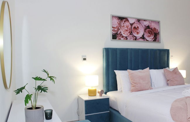 Luxury StayCation - Tranquil Retreat With Beautiful Park Views - Photo 10