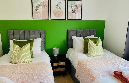 Just £45pppn! Prime Comfort for Contractors with Spacious Parking, Plush Beds, Top-notch Amenities, Flexible Stays & Lightning-Fast Internet - Photo 8