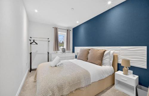 City Centre 2BR Apt with Balcony Access and Free Parking - Foto 35