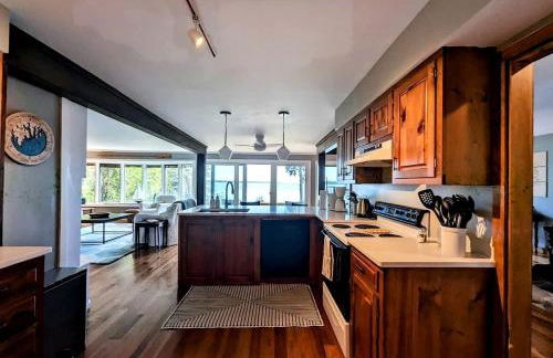 Stunning Oceanfront Ranch Cottage with Private Beach & Fire Pit Near Acadia National Park, Gouldsboro Maine - Foto 2