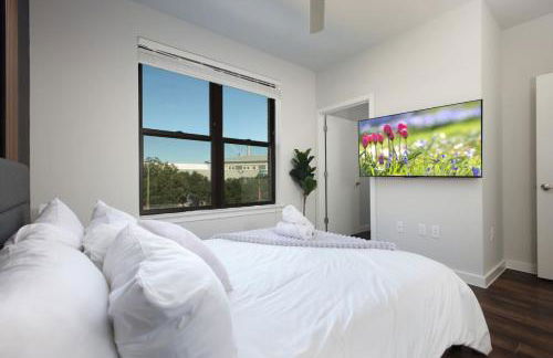 Stylish 2BR w Pool,Gym,Prking-Near Rvrwalk & Dome - Foto 4