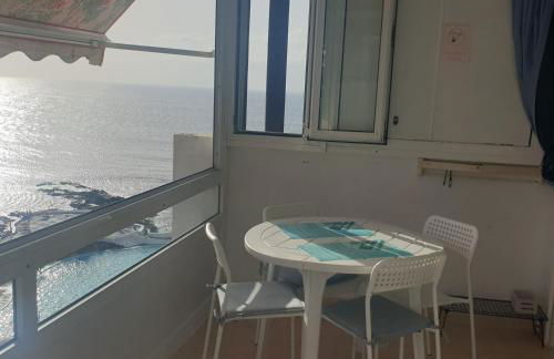 Beautiful oceanfront studio with private parking - Foto 16