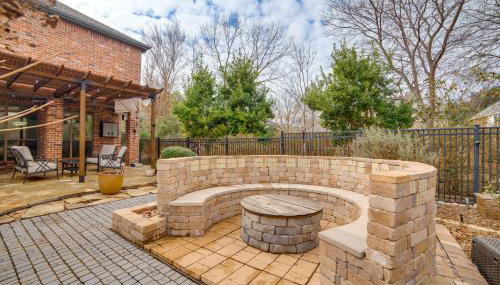 Great for Gatherings! Stylish Allen Home w/ Patio - Foto 5