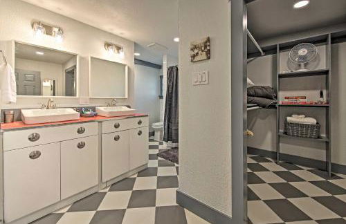 Retro Updated Blanco Abode - Steps to Main Street! - Foto 11