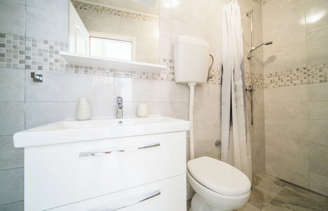 M & J Central Suites - Photo 79