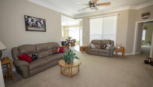 Farmhouse Charm - Photo 3