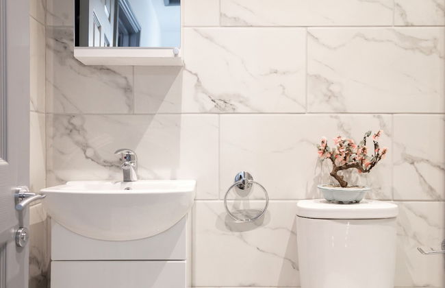 4 Bed - Sleeps 6 - Private Garden - Free Parking - Foto 18