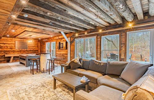 Modern Barn with Hot Tub, Game Room & Sleeps 14 - Foto 38