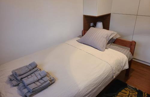 Modern 4-Star luxury apt - WFH Ready, Free Parking - Foto 16