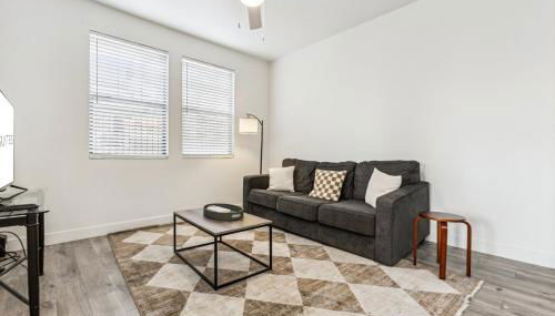 CozySuites Glendale by the stadium with pool 28 - Foto 2