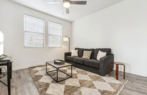 CozySuites Glendale by the stadium with pool 28 - Foto 2