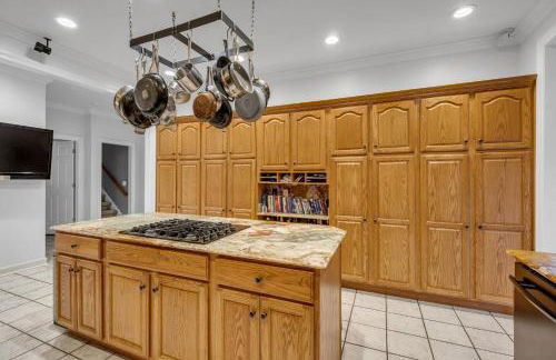 LakeFront | HotTub | Dock | 4BD4.5BA | FreeParking - Foto 3