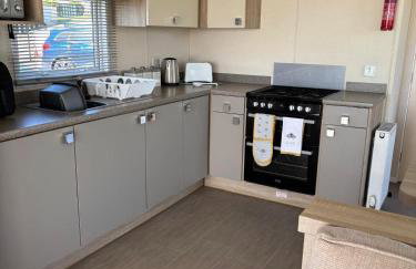 3 Bedroom, Sleep 6, Wi-Fi, Decking, Sea-View, Parking - Photo 9