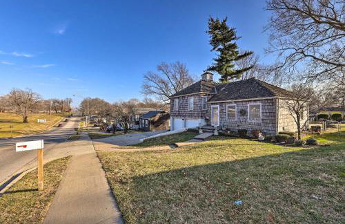 Cozy Kansas City Home with Yard - 9 Mi to Dtwn! - Foto 33
