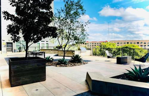 Deep Ellum Theatre Suite - The Black Collection - Photo 26