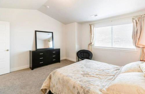 NEW 4-bed 4-bath Stylish House with Mountain View and 2 garages - Foto 15