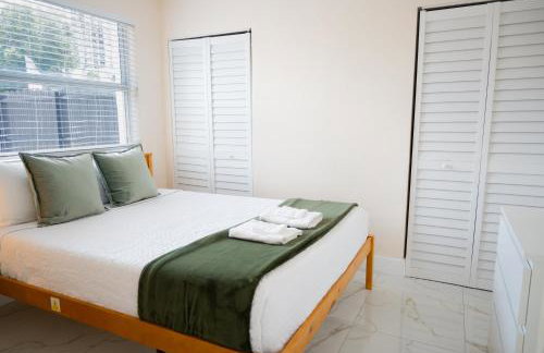 Central Getaway in Little Havana Near Airport, Wynwood, Calle 8 Brickell, Coral Gables and more , Fenced parking - Foto 17